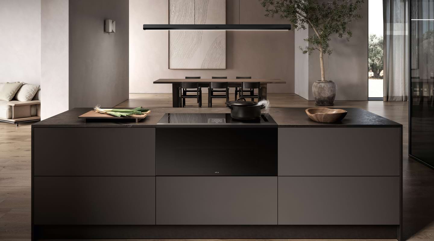 LHOV – העתיד של המטבח כבר כאן מבית ELICA האיטלקית.
בישול ברמה הגבוהה ביותר, עיצוב מרהיב, טכנולוגיה מתקדמת וביצועים ללא פשרות.
מוצר יוקרה מסדרת Kitchen Design Collection
הכירו את LHOV BL/A – פתרון All-in-One מעוצב וחדשני מבית Elica, המשלב תנור, כיריים אינדוקציה וקולט אדים עוצמתי ביחידה אחת אלגנטית ומודרנית.