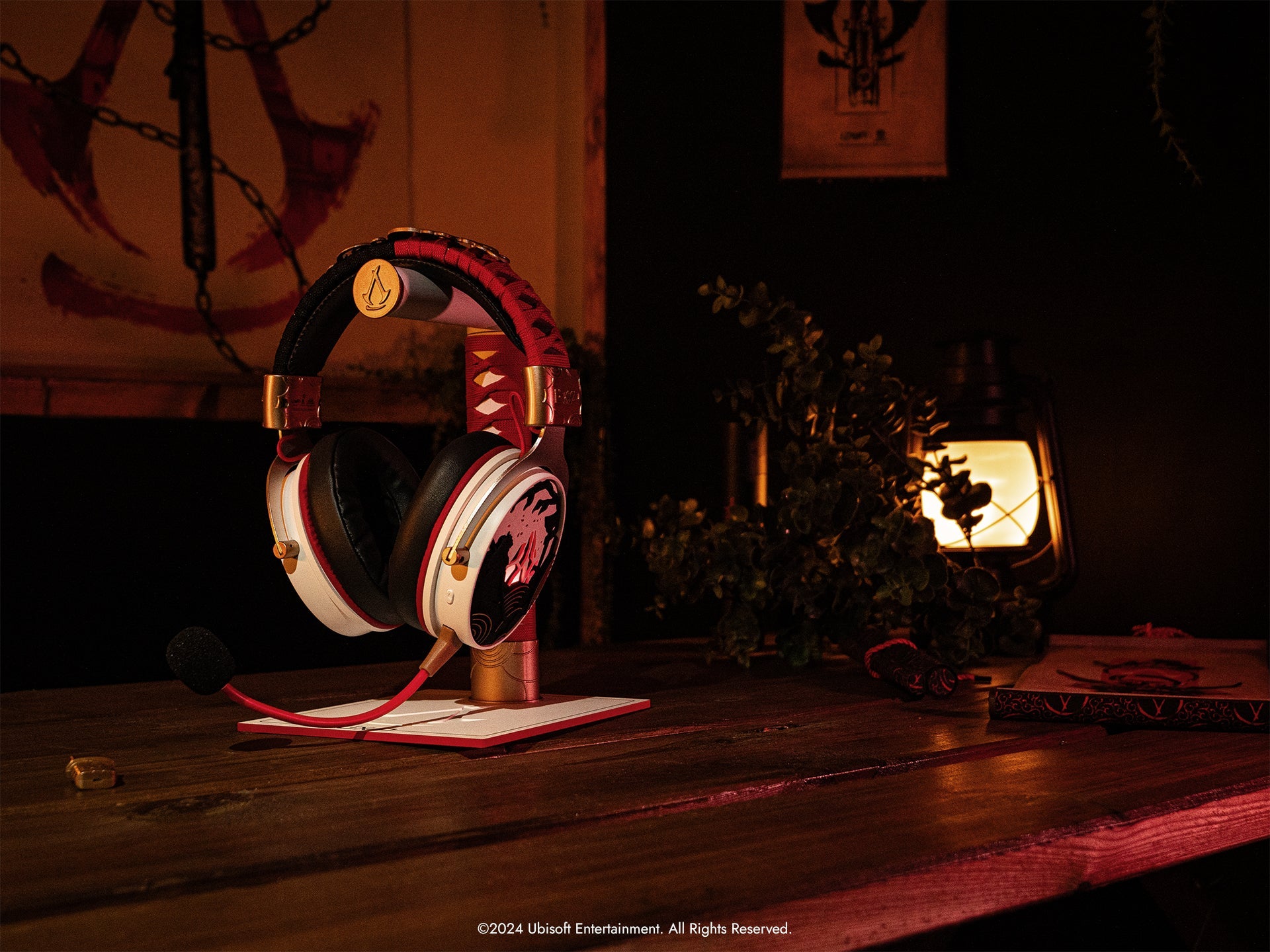 סטנד שולחני לאוזניות - Assassin's Creed Shadows - Lexip X Ubisoft