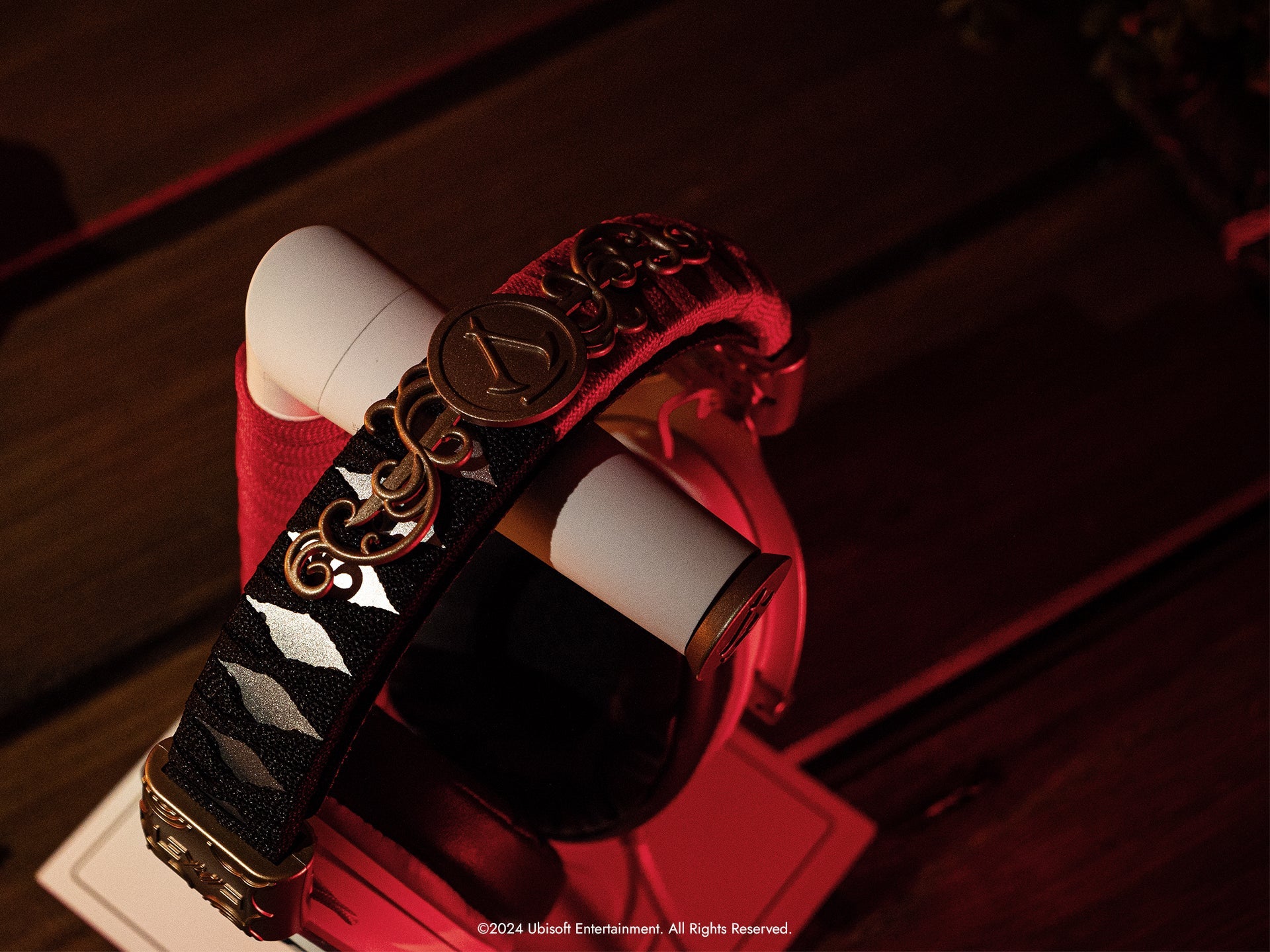 סטנד שולחני לאוזניות - Assassin's Creed Shadows - Lexip X Ubisoft