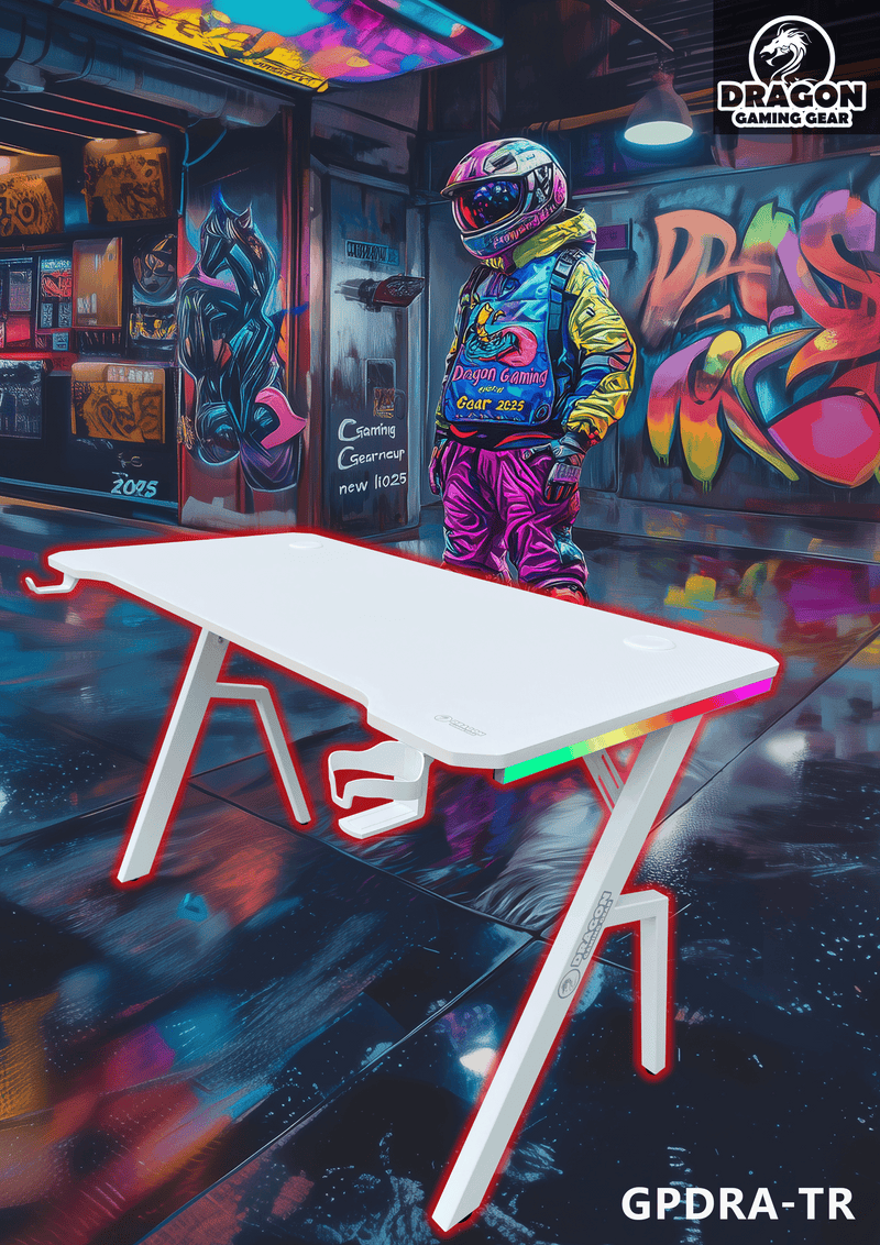 TR-GPDRA אופנוען עומד ליד השולחן