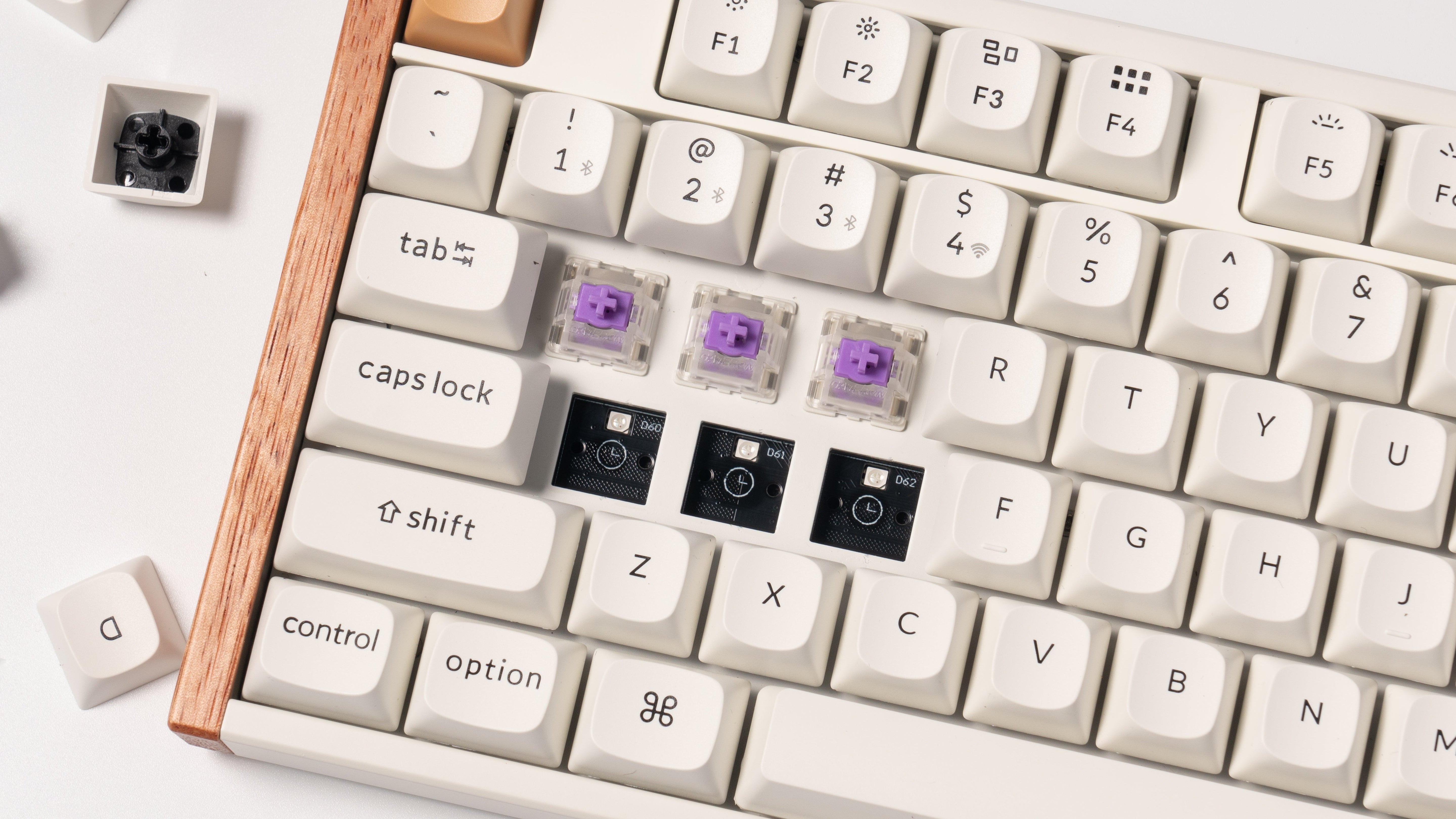 Keychron K10 HE מקלדת אלחוטית עם מתגים מגנטיים בהתאמה אישית בגודל מלא (100%)