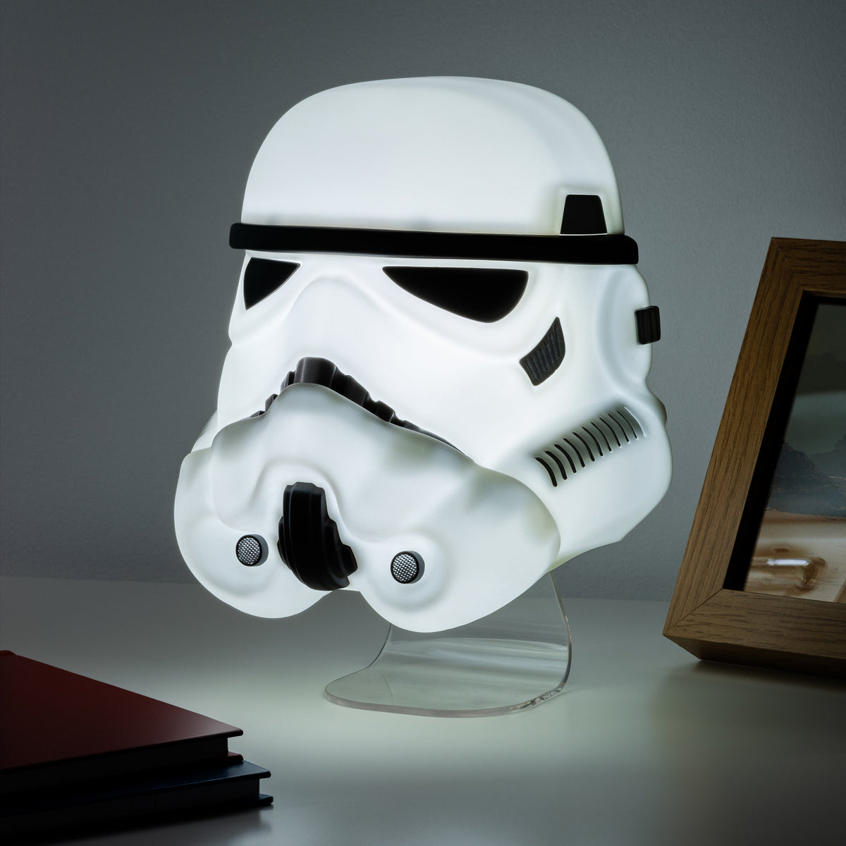 מנורה בצורת קסדת  Stormtrooper